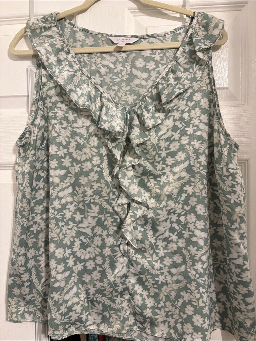 LC Lauren Conrad Sage Green and White Floral Ruffle V-Neck Camisole Top Size XL